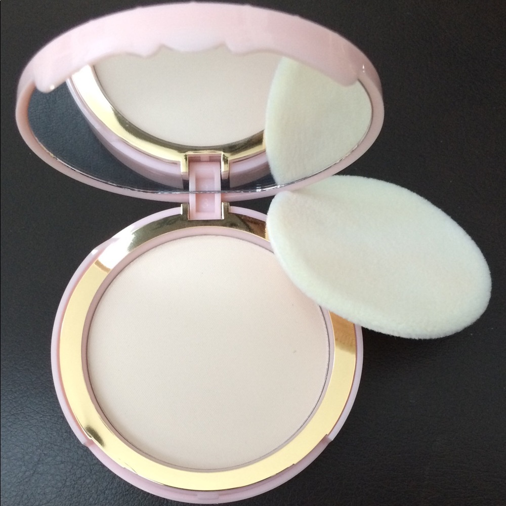 Too Faced Primed Poreless pressed powder